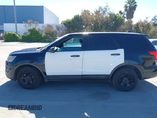 2016 Ford Police Interceptor Utility z VIN 1FM5K8AT7GGC36763, wystawiony jako IAAI lot #41862563 z przebiegiem 87 276 mil mil oraz . Historia ofert i sprzedaży dostępna na DreamBid. Obrazek 14.