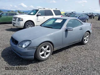 2003 Mercedes-Benz SLK 320 z VIN WDBKK65F63F282132, wystawiony jako IAAI lot #41965580 z przebiegiem 166 115 mil mil oraz . Historia ofert i sprzedaży dostępna na DreamBid. Obrazek 2.