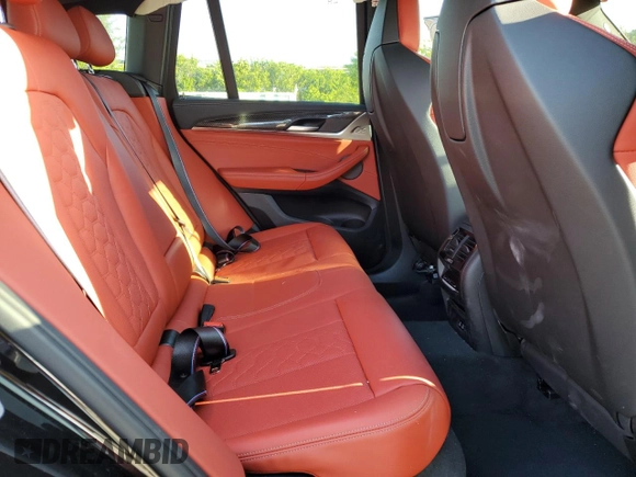 2023 BMW X3 M z VIN 5YM13EC01P9S47089, wystawiony jako Copart lot #70536243 z przebiegiem 3 041 mil mil oraz . Historia ofert i sprzedaży dostępna na DreamBid. Obrazek 12.