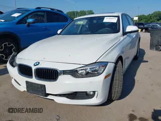 2014 BMW 3 Series 328i xDrive z VIN WBA3B5G56ENS10972, wystawiony jako IAAI lot #42704972 z przebiegiem 138 309 mil mil oraz . Historia ofert i sprzedaży dostępna na DreamBid. Obrazek 18.