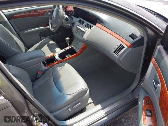 2007 Toyota Avalon XL z VIN 4T1BK36B17U172307, wystawiony jako IAAI lot #42199032 z przebiegiem 169 660 mil mil oraz . Historia ofert i sprzedaży dostępna na DreamBid. Obrazek 5.