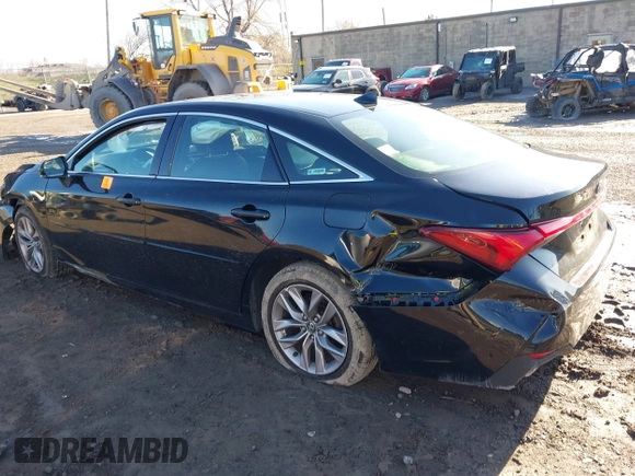 2019 Toyota Avalon XLE with VIN 4T1BZ1FB6KU013940, listed as a IAAI auction lot 42045140 with 67,368 mi miles. Bid and sale history available at carsss.com. Image 3.