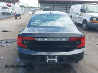 2018 Volvo S90 Momentum z VIN LVY982AKXJP032631, wystawiony jako IAAI lot #42204902 z przebiegiem 178 192 mil mil oraz . Historia ofert i sprzedaży dostępna na DreamBid. Obrazek 16.