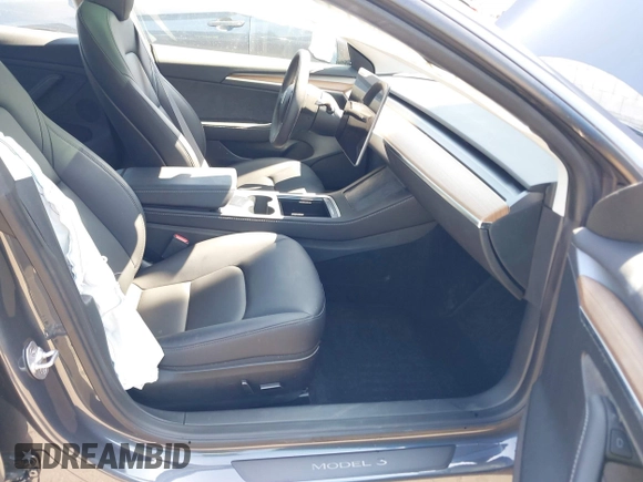 2023 Tesla Model 3 z VIN 5YJ3E1EAXPF710024, wystawiony jako IAAI lot #41228608 z przebiegiem 10 481 mil mil oraz . Historia ofert i sprzedaży dostępna na DreamBid. Obrazek 5.