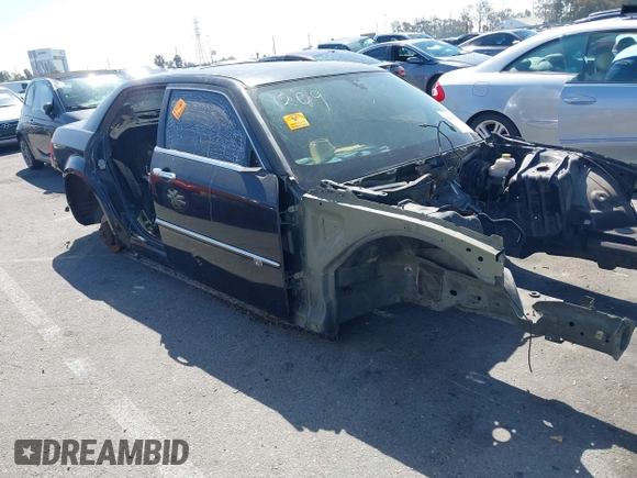 2009 Chrysler 300 C z VIN 2C3LA63T09H504760, wystawiony jako IAAI lot #42019741 z przebiegiem Nie podano mil oraz . Historia ofert i sprzedaży dostępna na DreamBid. Obrazek 1.