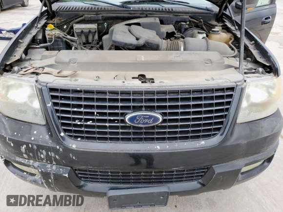 2004 Ford Expedition Eddie Bauer z VIN 1FMPU17L24LB21282, wystawiony jako Copart lot #47621325 z przebiegiem 206 534 mil mil oraz Czysty tytuł • Clean title. Historia ofert i sprzedaży dostępna na DreamBid. Obrazek 12.