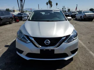 2017 Nissan Sentra SR z VIN 3N1AB7AP1HY255618, wystawiony jako Copart lot #50246455 z przebiegiem 76 594 mil mil oraz Szkoda całkowita • Salvage title. Historia ofert i sprzedaży dostępna na DreamBid. Obrazek 5.