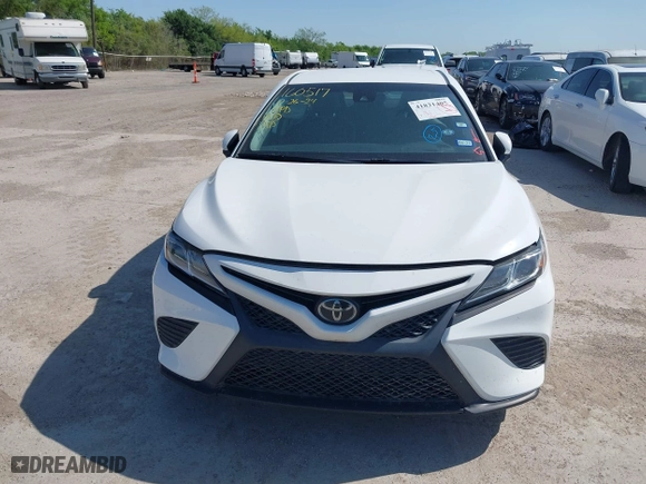 2020 Toyota Camry SE with VIN 4T1G11AK5LU930924, listed as a IAAI auction lot 41821405 with 89,554 mi miles. Bid and sale history available at carsss.com. Image 13.