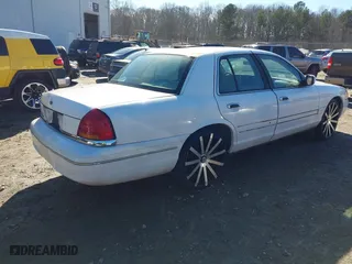 2000 Ford Crown Victoria with VIN 2FAFP73W7YX135395, listed as a IAAI auction lot 41439401 with 235,285 mi miles. Bid and sale history available at carsss.com. Image 4.
