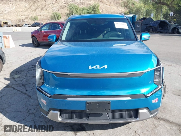 2024 Kia EV9 Wind z VIN KNDAFFS5XR6035878, wystawiony jako IAAI lot #41507204 z przebiegiem 3 364 mil mil oraz . Historia ofert i sprzedaży dostępna na DreamBid. Obrazek 12.
