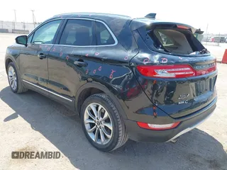 2015 Lincoln MKC z VIN 5LMTJ2AH1FUJ07790, wystawiony jako IAAI lot #42179874 z przebiegiem 47 945 mil mil oraz . Historia ofert i sprzedaży dostępna na DreamBid. Obrazek 3.