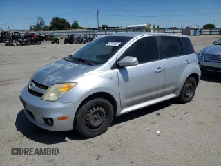 2006 Scion xA z VIN JTKKT624265012447, wystawiony jako Copart lot #56374855 z przebiegiem 315 562 mil mil oraz Szkoda całkowita • Salvage title. Historia ofert i sprzedaży dostępna na DreamBid. Obrazek 1.