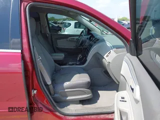 2011 Chevrolet Traverse 1LT z VIN 1GNKRGED8BJ286753, wystawiony jako IAAI lot #42107568 z przebiegiem 178 663 mil mil oraz . Historia ofert i sprzedaży dostępna na DreamBid. Obrazek 5.