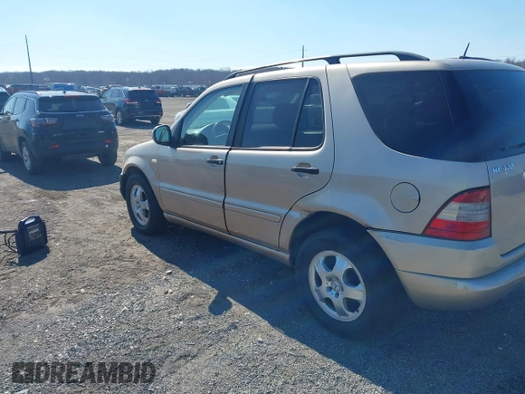 2001 Mercedes-Benz M 320/430/500 с VIN 4JGAB54E71A245256, выставлен на аукционе IAAI как лот 41697960 с пробегом 191 911 миль миль и . История ставок и продаж доступна на DreamBid. Изображение 3.