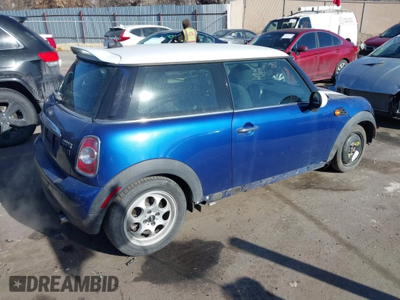 2012 MINI Hardtop с VIN WMWSU3C5XCT542826, выставлен на аукционе IAAI как лот 41372017 с пробегом 162 156 миль миль и . История ставок и продаж доступна на DreamBid. Изображение 4.
