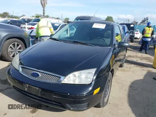 2007 Ford Focus S with VIN 1FAFP31N87W198745, listed as a IAAI auction lot 41928232 with 117,667 mi miles and . Bid and sale history available at carsss.com. Image 2.
