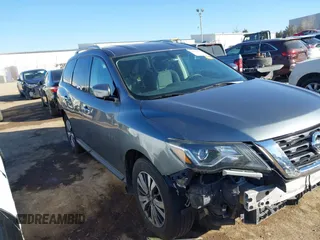 2017 Nissan Pathfinder SV with VIN 5N1DR2MM2HC613081, listed as a IAAI auction lot 41644059 with 137,371 mi miles. Bid and sale history available at carsss.com. Image 1.