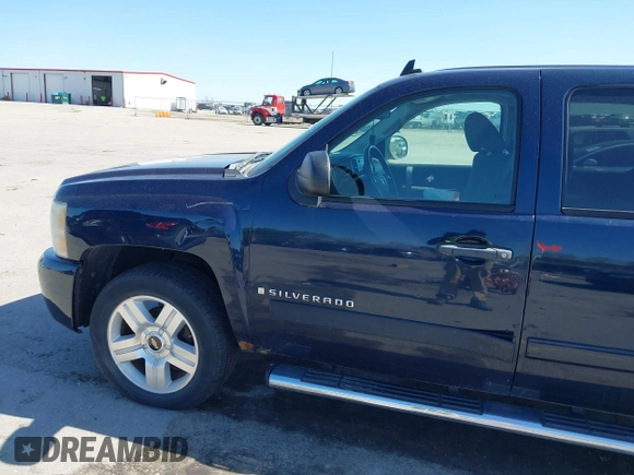 2008 Chevrolet Silverado 1500 LTZ with VIN 2GCEK133981331008, listed as a IAAI auction lot 42228223 with 288,199 mi miles and . Bid and sale history available at DreamBid. Image 18.
