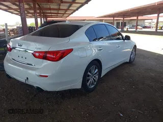 2015 Infiniti Q50 Premium z VIN JN1BV7AP4FM353666, wystawiony jako IAAI lot #42289579 z przebiegiem 96 894 mil mil oraz . Historia ofert i sprzedaży dostępna na DreamBid. Obrazek 4.