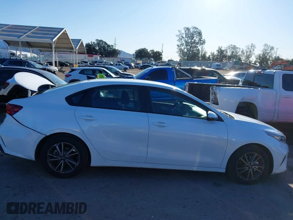 2024 Kia Forte LXS with VIN 3KPF24AD6RE837112, listed as a IAAI auction lot 41725431 with 7,784 mi miles. Bid and sale history available at carsss.com. Image 13.