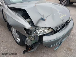 2001 Lexus ES 300 with VIN JT8BF28G210304595, listed as a IAAI auction lot 41885816 with 266,853 mi miles. Bid and sale history available at carsss.com. Image 6.