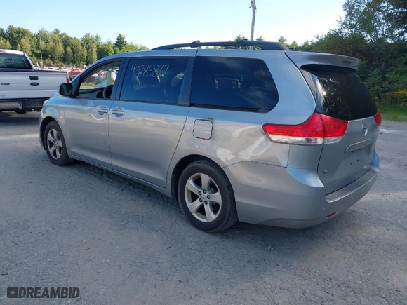 2014 Toyota Sienna LE AAS with VIN 5TDKK3DC3ES428027, listed as a IAAI auction lot 40285877 with 165,510 mi miles. Bid and sale history available at carsss.com. Image 3.