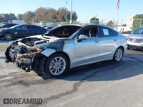 2019 Ford Fusion SE with VIN 3FA6P0LU9KR261608, listed as a IAAI auction lot 41610090 with Not Provided miles. Bid and sale history available at carsss.com. Image 2.