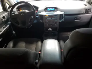 2005 Mitsubishi Endeavor XLS z VIN 4A4MN31S75E031981, wystawiony jako Copart lot #59467095 z przebiegiem 211 477 mil mil oraz Szkoda całkowita • Salvage title. Historia ofert i sprzedaży dostępna na DreamBid. Obrazek 8.