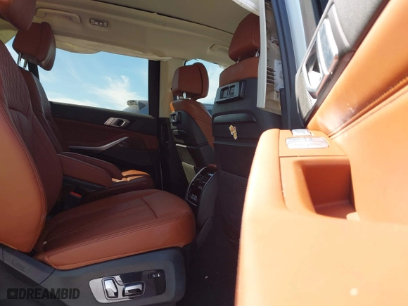 2020 BMW X7 xDrive40i with VIN 5UXCW2C00L9A03002, listed as a IAAI auction lot 41856130 with 33,713 mi miles. Bid and sale history available at carsss.com. Image 8.
