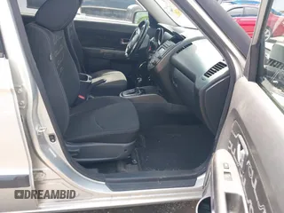 2013 Kia Soul + z VIN KNDJT2A66D7525412, wystawiony jako IAAI lot #42177636 z przebiegiem 67 310 mil mil oraz . Historia ofert i sprzedaży dostępna na DreamBid. Obrazek 5.