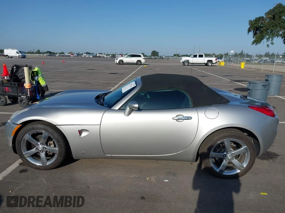 2007 Pontiac Solstice z VIN 1G2MB35B07Y122333, wystawiony jako IAAI lot #42173214 z przebiegiem 201 764 mil mil oraz . Historia ofert i sprzedaży dostępna na DreamBid. Obrazek 14.