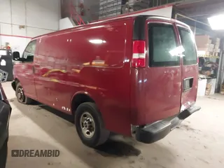 2017 GMC Savana Cargo Van with VIN 1GTW7AFF8H1112249, listed as a IAAI auction lot 40982298 with 105,228 mi miles. Bid and sale history available at carsss.com. Image 3.