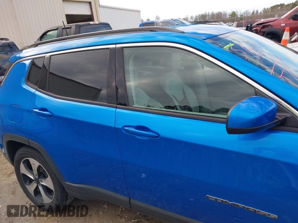 2017 Jeep Compass Latitude z VIN 3C4NJCBB4HT668787, wystawiony jako IAAI lot #41341341 z przebiegiem 86 026 mil mil oraz . Historia ofert i sprzedaży dostępna na DreamBid. Obrazek 14.