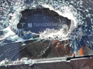 2022 Tesla Model Y Long Range z VIN 7SAYGDEE5NF367885, wystawiony jako Copart lot #52944795 z przebiegiem Nie podano mil oraz Szkoda całkowita • Salvage title. Historia ofert i sprzedaży dostępna na DreamBid. Obrazek 12.