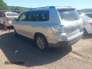 2011 Toyota Highlander z VIN 5TDBK3EHXBS050777, wystawiony jako IAAI lot #42305251 z przebiegiem Nie podano mil oraz . Historia ofert i sprzedaży dostępna na DreamBid. Obrazek 3.