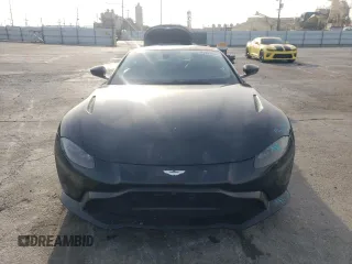 2020 Aston Martin Vantage z VIN SCFSMGAWXLGN04982, wystawiony jako Copart lot #81383264 z przebiegiem 30 891 mil mil oraz Szkody całkowita. Historia ofert i sprzedaży dostępna na DreamBid. Obrazek 5.