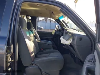 2003 Chevrolet Silverado 2500HD LS with VIN 1GCHK23193F225757, listed as a IAAI auction lot 41523124 with 281,755 mi miles. Bid and sale history available at carsss.com. Image 5.