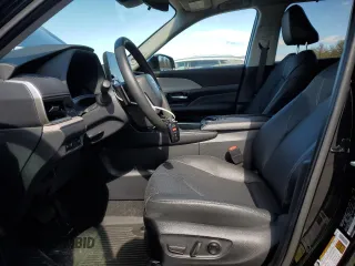 2024 Toyota Highlander XLE z VIN 5TDAAAB50RS048897, wystawiony jako Copart lot #48154395 z przebiegiem 14 789 mil mil oraz Szkoda całkowita • Salvage title. Historia ofert i sprzedaży dostępna na DreamBid. Obrazek 7.