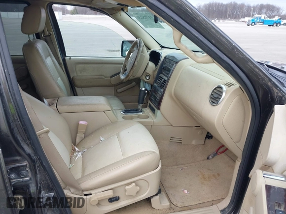 2006 Ford Explorer Limited with VIN 1FMEU75826ZA14239, listed as a IAAI auction lot 41705233 with 290,627 mi miles and . Bid and sale history available at DreamBid. Image 5.