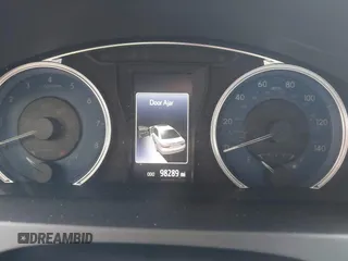 2017 Toyota Camry XLE z VIN 4T1BF1FK2HU759707, wystawiony jako IAAI lot #42192165 z przebiegiem 103 000 mil mil oraz . Historia ofert i sprzedaży dostępna na DreamBid. Obrazek 7.