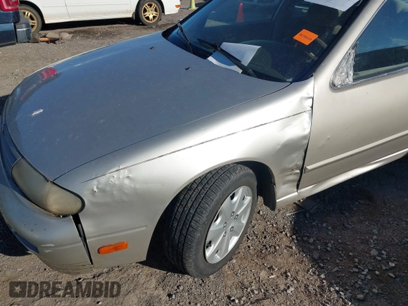 1995 Nissan Altima XE with VIN 1N4BU31D08C201209, listed as a IAAI auction lot 41687822 with 184,247 mi miles. Bid and sale history available at carsss.com. Image 6.