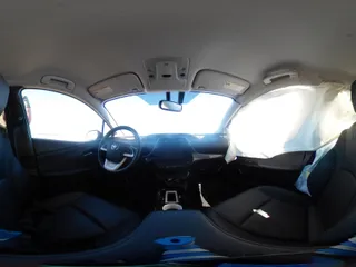 2016 Toyota Prius Four z VIN JTDKARFU0G3502097, wystawiony jako IAAI lot #42053915 z przebiegiem 102 252 mil mil oraz . Historia ofert i sprzedaży dostępna na DreamBid. Obrazek 18.