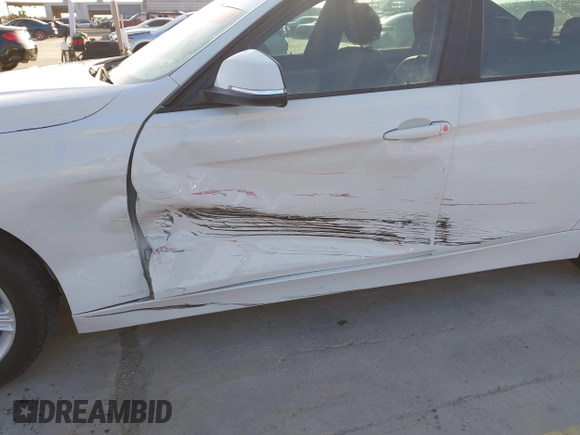 2015 BMW 3 Series 328i с VIN WBA3C1C59FK120021, выставлен на аукционе IAAI как лот 42579388 с пробегом 204 475 миль миль и . История ставок и продаж доступна на DreamBid. Изображение 6.