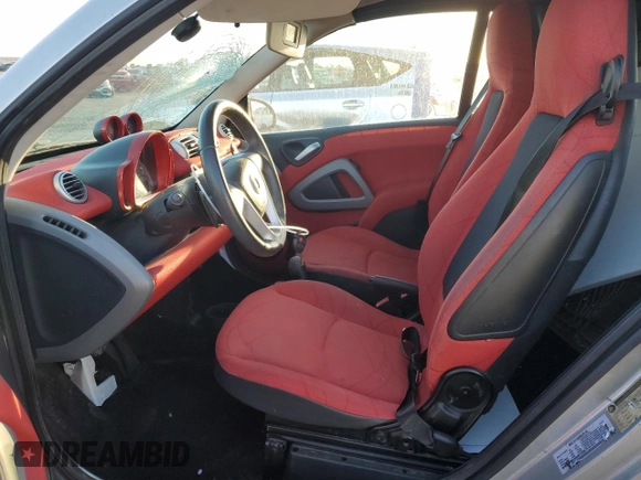 2013 Smart fortwo Passion z VIN WMEEK3BA3DK661248, wystawiony jako Copart lot #81115694 z przebiegiem 112 817 mil mil oraz Szkoda całkowita • Salvage title. Historia ofert i sprzedaży dostępna na DreamBid. Obrazek 7.