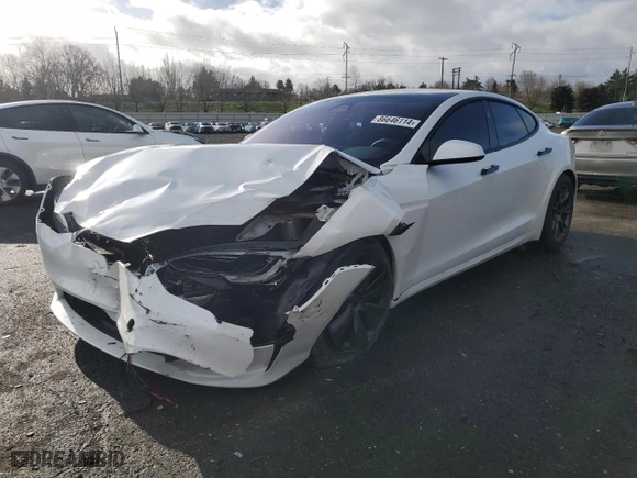 2024 Tesla Model S with VIN 5YJSA1E59RF541014, listed as a Copart auction lot 86646114 with 7,404 mi miles and Salvage Title. Bid and sale history available at carsss.com. Image 1.