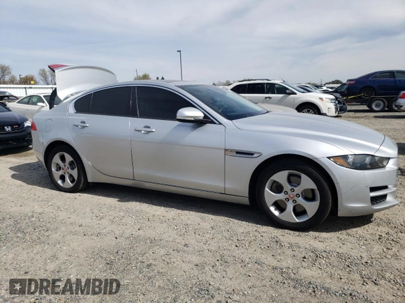 2017 Jaguar XE 25t z VIN SAJAR4BG8HA975784, wystawiony jako Copart lot #48678405 z przebiegiem 104 946 mil mil oraz Czysty tytuł • Clean title. Historia ofert i sprzedaży dostępna na DreamBid. Obrazek 4.