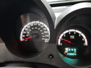 2010 Dodge Nitro Heat z VIN 1D4PU4GK3AW174955, wystawiony jako Copart lot #88068145 z przebiegiem 140 824 mil mil oraz Szkoda całkowita • Salvage title. Historia ofert i sprzedaży dostępna na DreamBid. Obrazek 9.