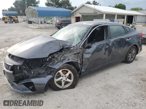 2020 Kia Optima LX z VIN 5XXGT4L37LG404452, wystawiony jako Copart lot #55333805 z przebiegiem 140 889 mil mil oraz Szkoda całkowita • Salvage title. Historia ofert i sprzedaży dostępna na DreamBid. Obrazek 1.