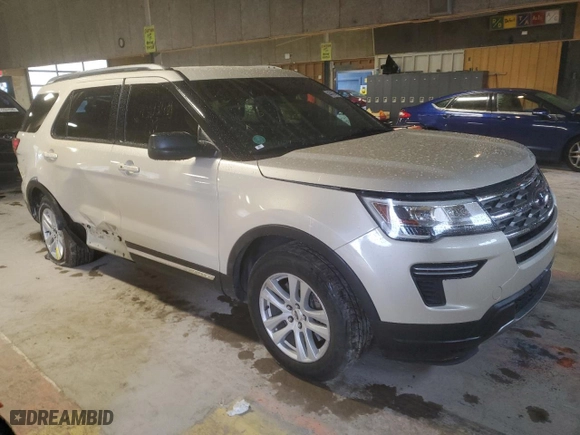 2018 Ford Explorer XLT with VIN 1FM5K8DH7JGA41048, listed as a Copart auction lot 44764715 with 98,363 mi miles and Salvage Title. Bid and sale history available at carsss.com. Image 4.