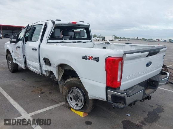 2024 Ford F-250 XL with VIN 1FT7W2BA5REE03728, listed as a IAAI auction lot 41872062 with 21,112 mi miles and . Bid and sale history available at DreamBid. Image 3.